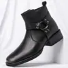 Venta al por mayor transfronteriza de botas Martin para hombre estilo británico con estampado de cocodrilo, que presentan una puntera cuadrada retro, adornos de hebilla y un diseño de bota corta casual de negocios