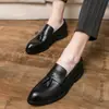 Zapatos de cuero de tamaño pequeño transfronterizos para hombre, adecuados para todas las estaciones, transpirables, estilo slip-on, business casual, diseño británico y coreano, perfectos para combinar con trajes