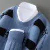 Nuevo Suéter de Lana de Moda para Hombre Otoño e Invierno 2025 Cuello Redondo Estampado a Cuadros Perezoso Versátil Estilo Coreano para Estudiante Suéter Holgado