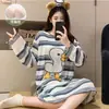 Camisola de Manga Comprida com Gola Redonda para Primavera e Outono com Bojos, Roupa de Dormir Canelada de Seda Gelada, Estilo Verão Fino, Tamanho Grande, Pode Ser Usada Fora de Casa como Roupa de Casa