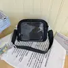 Escarcha nublada y estrellas dispersas adornan la pequeña bolsa cuadrada, perfecta para estudiantes, creando una atmósfera suave y linda, ideal para exhibir coleccionables, ir de compras y citas, una bolsa cruzada