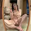 Nuevo Estilo Primavera y Otoño 2026 Pijama para Mujer con Ribete de Encaje Manga Larga Estilo Princesa Cárdigan Conjunto de Dos Piezas Conjunto de Ropa para el Hogar Imitación de Seda
