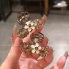 2026 Clip Pequeño Transparente con Incrustaciones de Diamantes y Flores Frescas para el Cabello, Accesorio de Moda para el Cabello, Pinza Elegante Versátil para la Parte Lateral de la Frente para Flequillo de Mujer