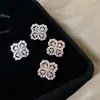 Pendientes de Trébol de Cuatro Hojas de Plata S925 con Aguja, Completamente Incrustados con Circonita Diamantada, en Oro y Plata, de Lujo Ligero, Nicho, Flor, Simples, de Gama Alta para Mujeres