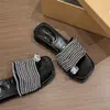 Hermosas Chanclas de Tira para Dedo con Pedrería para Mujer 2026 Verano Nueva Moda Estilo Hada Vacaciones Sandalias de Cuña