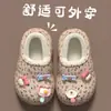 Pantuflas de algodón todo incluido y para niños con sensación de 'pisar caca', zapatillas de invierno para niñas con dibujos animados lindas antideslizantes para interior, pantuflas de bebé con forro polar añadido