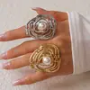 Anillo Abierto Irregular Hueco Redondo de Perla de Imitación Transfronterizo Europeo y Americano, Joyería de Nicho de Gama Alta Única y Exagerada para Mujeres