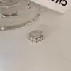Ear cuff de zircônia com quatro garras, design único para mulheres, estilo nicho de luxo leve, acessório de orelha versátil para uso diário, de alta qualidade e personalizado
