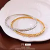Pulseira de Aço Inoxidável com Fecho Redondo de Zircônia, Toque de Luxo Leve e de Alta Qualidade, Personalizável, Exquisite, Fashionável, Acessório de Mão Versátil