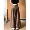 Pantalones Jogger Linterna Negros para Mujer Otoño 2026 Estilo Nuevo Diseño Petite Sentido de Diseño Nicho Botón Plisado de Pierna Ancha
