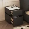 Cofre Inteligente Residencial com Mesa de Cabeceira Integrada, Cofre Antifurto Protegido por Senha, Armário Multifuncional para Quarto com Carregamento Sem Fio