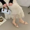 Zapatos de tacón alto para mujer color blanco nude, bloques de color, plisados, espalda descubierta retorcida, mules deslizantes de cuero suave, tacón fino, punta fina, estilo hada con temperamento para citas
