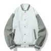 Jaqueta bomber bordada para homens, tamanho grande, estilo americano, gola alta moderna, corte solto, adequada para primavera e outono, estilo de rua, jaqueta para casal