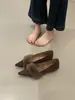 Sapatos Femininos Pretos Bico Fino Salto Bloco 2025 Novos Outono e Inverno Versáteis Delicados Sapatos de Festa para Combinar com Saias Sapatos Peludos