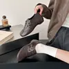 Nueva colección de principios de otoño de 2026: Zapatos Mary Jane con relieve de estampado de leopardo, cuero suave, punta poco profunda, hebilla de doble fila, estilo retro, zapatos de vestir, zapatos pequeños de cuero