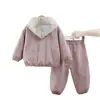 Conjunto de Ropa de Otoño para Niños 2026 Nuevo Moda Coreana Informal Cardigan Manga Larga Conjunto de Tres Piezas para Niñas y Niños Ropa Infantil