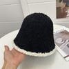 Sombrero de cubo de lana de cordero de color contrastante de venta caliente en vivo de celebridad en línea para mujer, moda coreana, artístico, fresco, dulce, sombrero de pescador