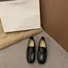 Primer Encuentro: Mocasines estilo británico con detalles de hebilla, nueva colección otoño 2026, zapatos slip-on de punta cuadrada