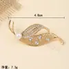 Broche Exquisito, Folha Anti-Exposição, Acessórios de Pérola Incrustados com Diamantes, Estilo Literário, Broche Fashion e Personalizado, Fashionável, Luxo Acessível e Versátil
