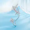 Presilha de Orelha Elfo Floco de Neve Feminina Nova High-end Outono e Inverno Elegante Design de Nicho Presilha de Orelha com Pérola de Imitação