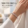Pulsera de acero de titanio, un artículo de moda popular transfronterizo en Europa y América, con un diseño de lujo ligero y único, pulsera de acero inoxidable
