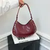 Bolsa Transfronteiriça Retro Tendência com Rebites para Mulheres, Grande Capacidade, Estilosa e Versátil, Bolsa de Ombro para o Dia a Dia, Bolsa Transversal de Corrente de Nicho