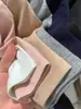 Camiseta Rosa Redonda de Gama Alta para Mujer, Estilo Nuevo Verano 2026, Corte Ajustado, Top de Manga Media