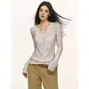 Blusa Base de Malha com Gola Henley e Lantejoulas Qiaomi para Mulheres Outono/Inverno Ligeiramente Transparente Vazada Emagrecedora Manga Longa