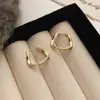 Pendientes de Clip Geométricos Metálicos Retorcidos Estilo Caliente 2025 Accesorios de Estilo Moderno Genial Diseño de Nicho Adecuados para la Ropa de Trabajo Diaria
