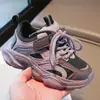 Tênis Esportivo Feminino Malha Sapatos de Pai Infantil 2026 Primavera/Outono Novos Respiráveis Versáteis Crianças Médias/Grandes Sapatos Casuais Tendência