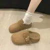 Pantuflas Birkenstock de cuero con suela gruesa para mujer, nuevo estilo vintage de otoño, mules cerrados extremadamente cómodos para calzar sin cordones.
