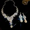 Conjunto de Brincos Quadrados Cravejados de Diamante e Colar de Duas Peças, Fashion, Leve, Colar Luxuoso e de Alta Qualidade, Conjunto de Joias Elegante e Versátil