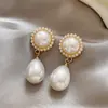Pendientes de Perlas de Imitación Estilo Barroco de Gama Alta Pendientes de Diamantes Destellantes con Lazo de Nicho Lujo Accesible Pendientes Nuevo Estilo Caliente 2025