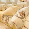 Conjunto de Quatro Peças de Veludo Leite Fresco e Fofo de Inverno, Conjunto de Três Peças de Flanela Espessa e Quente Estilo Cartoon para Dormitórios Estudantis