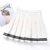 Saia plissada de cintura alta em estoque, saia curta feminina, saia de outono, estilo preppy, versão coreana, cor sólida, saia evasê anti-exposição, atacado