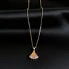 Colar Geométrico Oval com Pedras Strass Coloridas Corrente de Clavícula Estilo Corte Retro Fashionable Luxo Leve High-End