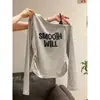 Camiseta de manga longa cinza outono estilo coreano, um ombro só, ombro a ombro, acinturada, 2026, base, blusa falsa de duas peças para mulheres