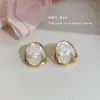 Brincos de Tarraxa Elegantes de Camélia Estilo Francês Femininos Retrô Leve Luxo Geométricos Tridimensionais Brincos da Moda Versáteis