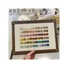 Quadro de Exibição de Cores de Esmalte Porta-Retrato Cartão de Amostra de Cor de Esmalte em Gel Amostra de Ponta de Unha Suporte de Exibição Vertical com Padrão de Madeira de Nogueira Loja