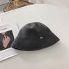 Sombrero de pescador pequeño de red metálica de diseño estándar cara de celebridad de internet femenino Corea del Sur tejido de lana sombrero de cubo invierno cálido orejeras