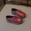 Nuevos Mocasines Estilo Británico para Niños Primavera/Otoño 2026 Zapatos Pequeños de Cuero con Estampado de Leopardo Retro para Niñas Zapatos de Suela Blanda Individuales Modernos