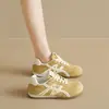 Tênis de treino clássico super popular para mulheres, nova coleção outono 2026, tênis casuais de sola fina, versátil e moderno, o estilo "Forrest Gump"