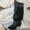 2026 Botas Largas de Pierna Recta con Remaches y Punta Puntiaguda para Chicas Calientes, Botas de Caballero Retro de Cuero con Hebilla y Tacón Grueso, Botas Negras Caídas para Mujer
