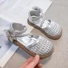 Sandalias de verano nuevas y dulces para niñas, zapatos de verano para bebé niña, zapatos individuales para niños pequeños, zapatos de malla para niños, zapatos huecos de princesa para niñas