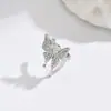 2025 Novas Presilhas de Orelha de Cor Luxuosa Preservada Borboleta Metal Zircônia Diamante Incrustado Pérola Brincos Acessórios Atacado do Fabricante