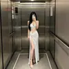 Vestido de Peça Única Preto com Fenda Torcida, Estilo Sexy Slim-Fit de Cintura Alta para o Verão, Vestido Longo Bodycon Revelador da Cintura para Mulheres