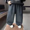 Pantalones de Forro Polar para Niños Jeans para Niños Otoño Invierno 2026 Estilo Nuevo Estilo Urbano Genial Ropa de Invierno para Bebé Pantalones Gruesos y Cálidos