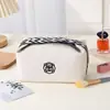 Nuevo neceser tipo bolso de mano de camelia, diseño apto para viajes, bolsa de almacenamiento de alta gama para cosméticos, labiales y llaves