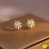 Brincos Pequenos Estilo Chanel de Floco de Neve, Brincos de Tarraxa Luxuosos de Girassol com Strass Naturais Incrustados de Diamante, Acessórios de Orelha Fofos de Nicho