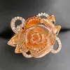 Anel Versa Flor Rosa Nicho Europeu e Americano Retrô para Mulheres, Banhado a Ouro Rosa, Escovado à Mão, Cravejado com Zircônia Cúbica